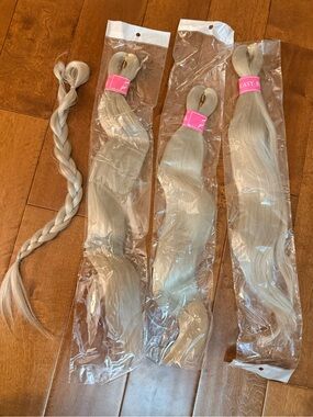 Silver Blonde Synthetic Hair Extensions 20 inches - 3 pack